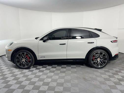 2025 Porsche Cayenne GTS