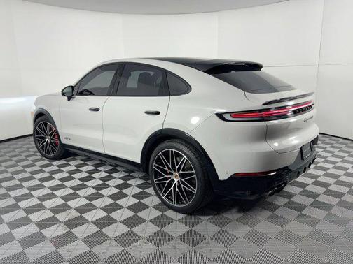 2025 Porsche Cayenne GTS