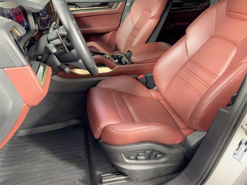 2025 Porsche Cayenne GTS