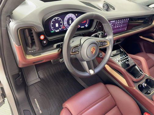 2025 Porsche Cayenne GTS