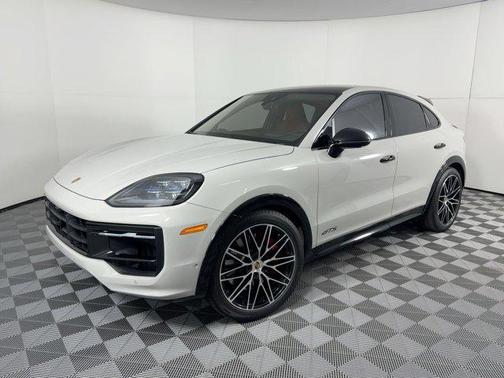 2025 Porsche Cayenne GTS