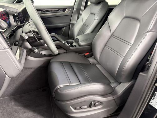 Chromite Black Metallic 2026 Porsche Cayenne GTS