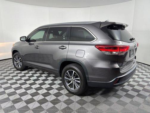 Predawn Gray Mica 2018 Toyota Highlander XLE