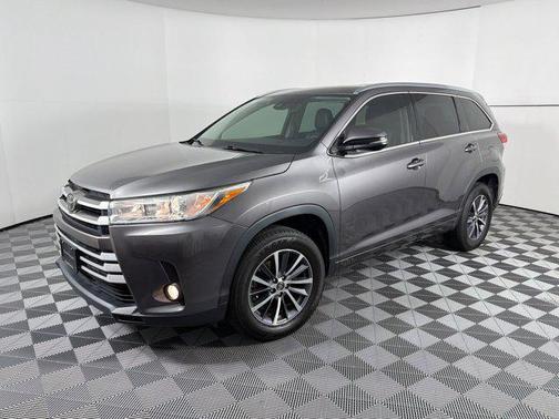 Predawn Gray Mica 2018 Toyota Highlander XLE