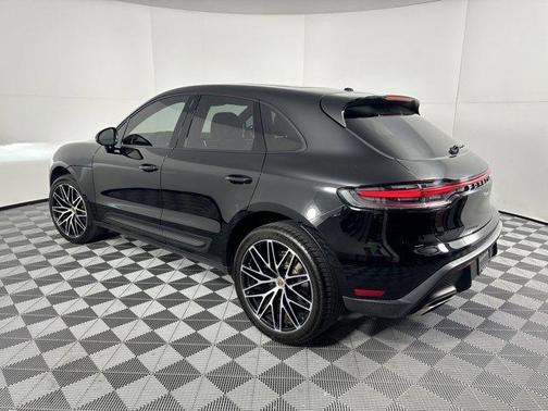 2023 Porsche Macan Base