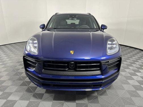 Gentian Blue Metallic 2025 Porsche Macan Macan