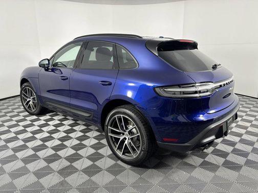 Gentian Blue Metallic 2025 Porsche Macan Macan