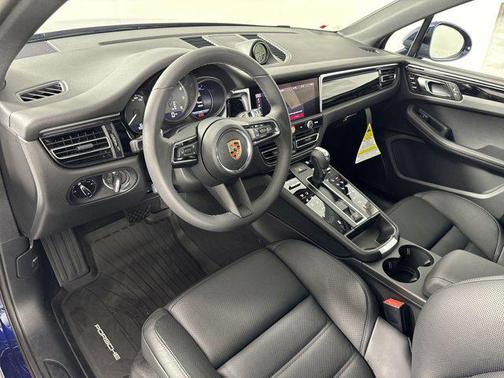 Gentian Blue Metallic 2025 Porsche Macan Macan