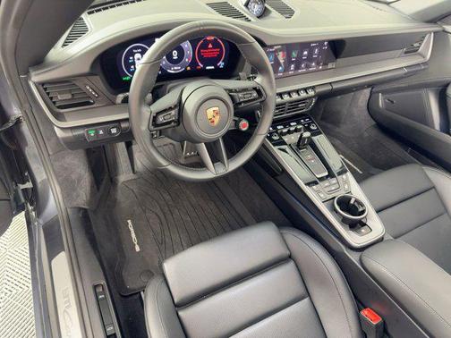 2025 Porsche 911 Carrera