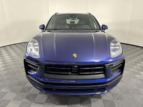 Gentian Blue Metallic 2025 Porsche Macan Macan