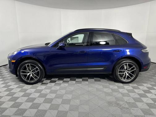 Gentian Blue Metallic 2025 Porsche Macan Macan