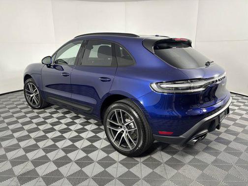 2025 Porsche Macan AWD
