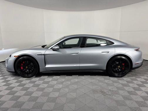 2022 Porsche Taycan GTS
