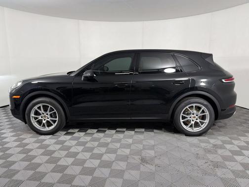 Chromite Black Metallic 2026 Porsche Cayenne Cayenne