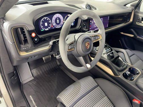 2025 Porsche Cayenne GTS