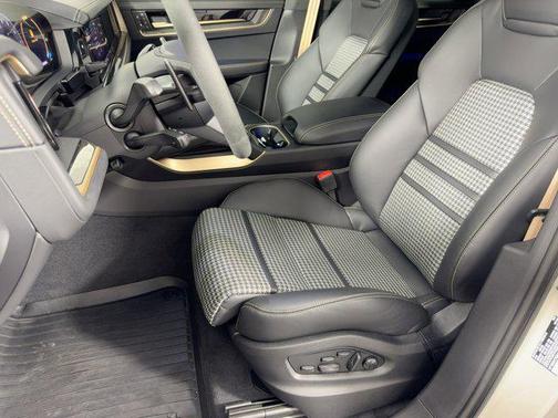 2025 Porsche Cayenne GTS