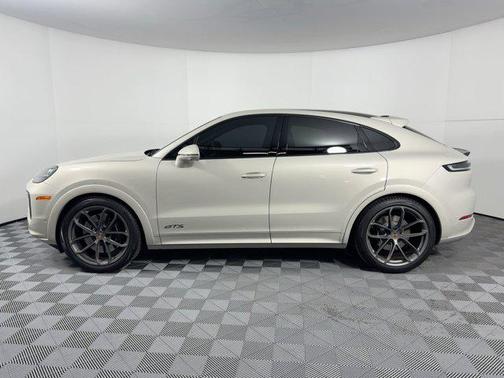 2025 Porsche Cayenne GTS