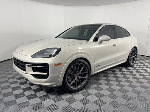 2025 Porsche Cayenne GTS