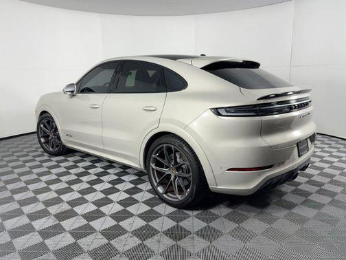 2025 Porsche Cayenne GTS