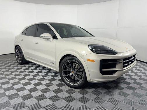 2025 Porsche Cayenne GTS