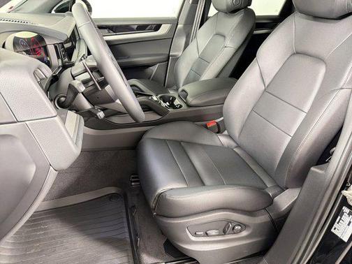 Chromite Black Metallic 2026 Porsche Cayenne Cayenne