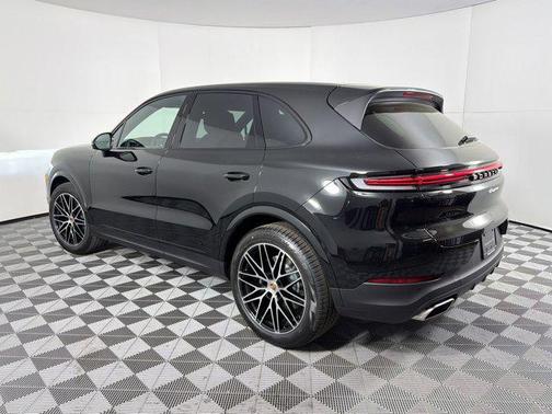 Chromite Black Metallic 2026 Porsche Cayenne Cayenne