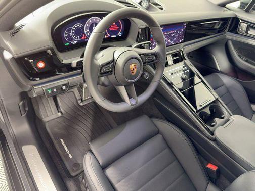 2026 Porsche Panamera 4
