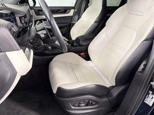 Algarve Blue Metallic 2024 Porsche Cayenne Cayenne Turbo E-Hybrid