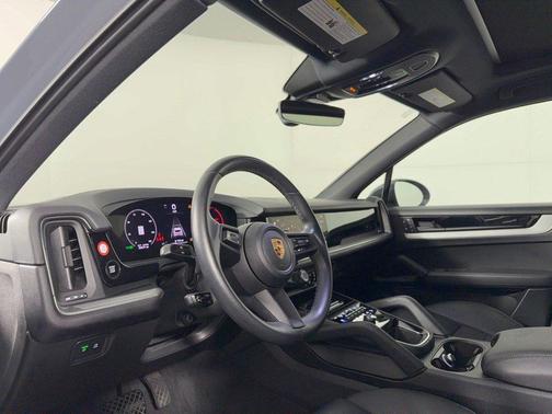Arctic Grey 2024 Porsche Cayenne Cayenne