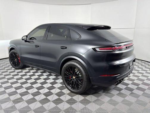 Chromite Black Metallic 2026 Porsche Cayenne S