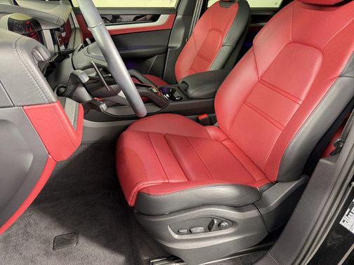 Chromite Black Metallic 2026 Porsche Cayenne S