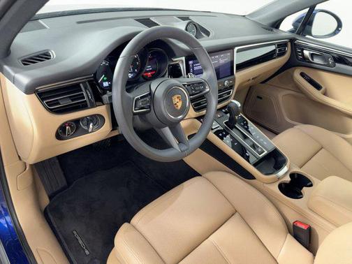 2025 Porsche Macan AWD