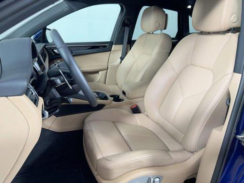 2025 Porsche Macan AWD