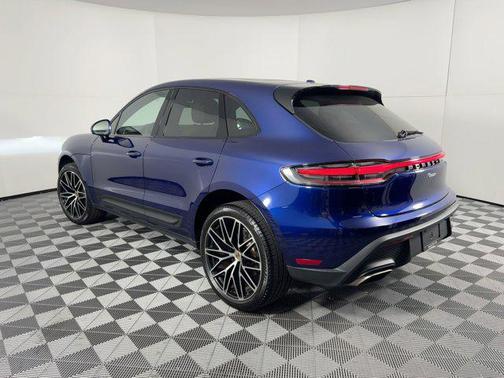 2025 Porsche Macan AWD