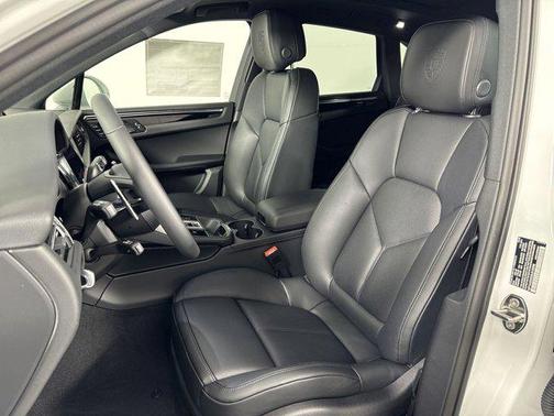 2025 Porsche Macan AWD