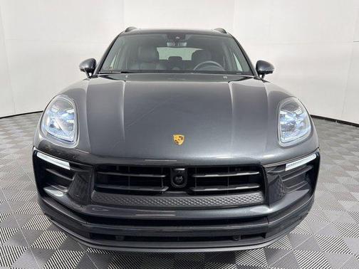 Volcano Grey Metallic 2026 Porsche Macan Macan