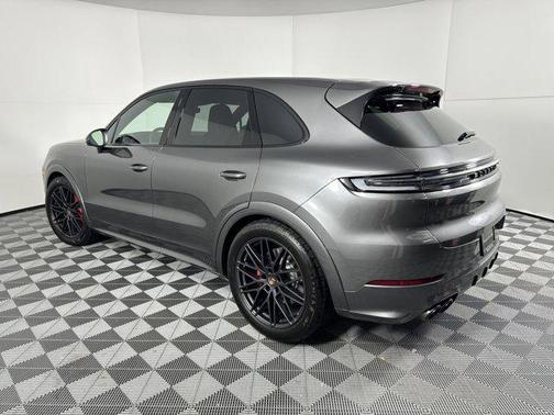 2025 Porsche Cayenne GTS
