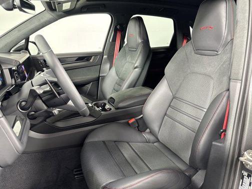 2025 Porsche Cayenne GTS