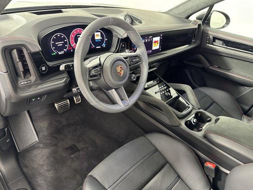 2025 Porsche Cayenne GTS