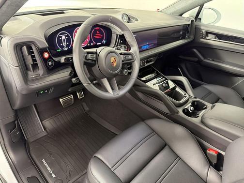 Carrara White Metallic 2026 Porsche Cayenne GTS