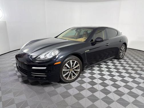 Jet Black Metallic 2015 Porsche Panamera 4