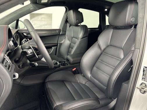 2025 Porsche Macan GTS