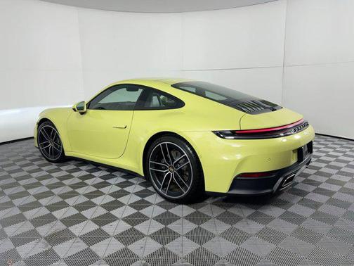 2025 Porsche 911 Carrera