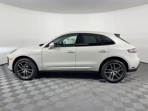 2026 Porsche Macan AWD