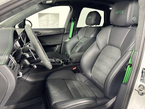 2025 Porsche Macan GTS