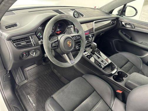 2025 Porsche Macan GTS