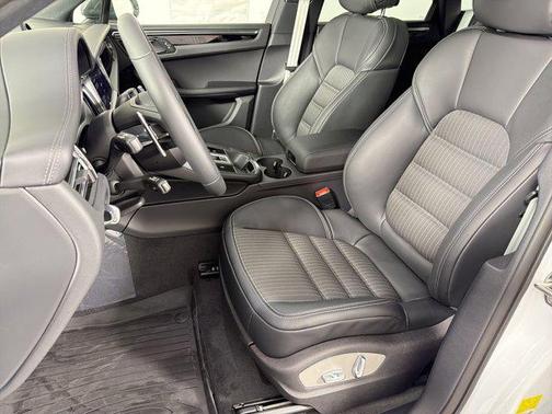 Carrara White Metallic 2026 Porsche Macan T
