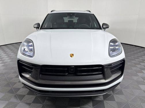 Carrara White Metallic 2026 Porsche Macan T