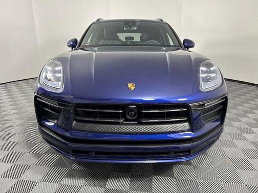 2025 Porsche Macan AWD