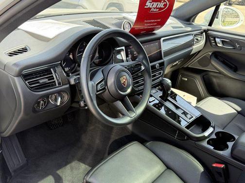 2024 Porsche Macan Base